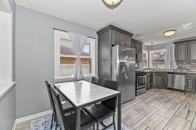 6045 W Lincoln Creek DRIVE, Milwaukee, WI 53218