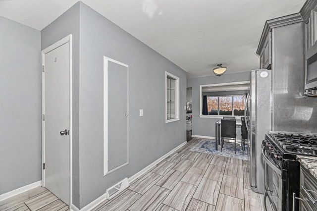 6045 W Lincoln Creek DRIVE, Milwaukee, WI 53218