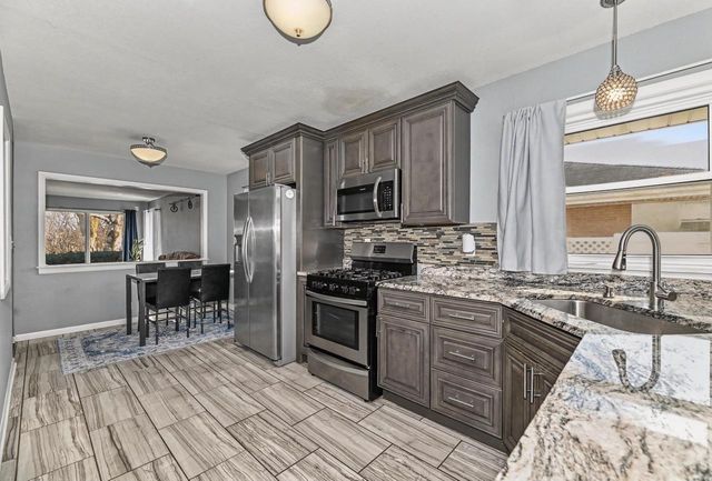 6045 W Lincoln Creek DRIVE, Milwaukee, WI 53218