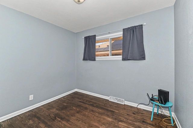 6045 W Lincoln Creek DRIVE, Milwaukee, WI 53218