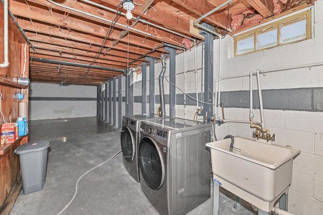 6045 W Lincoln Creek DRIVE, Milwaukee, WI 53218