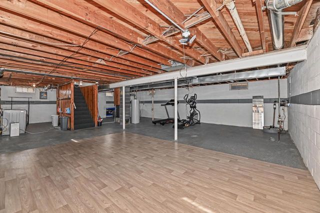 6045 W Lincoln Creek DRIVE, Milwaukee, WI 53218