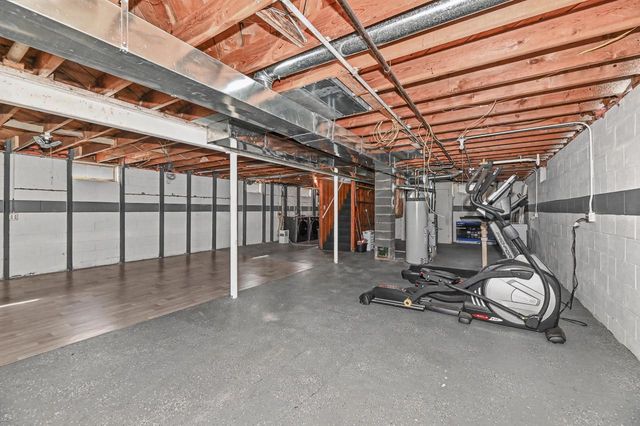 6045 W Lincoln Creek DRIVE, Milwaukee, WI 53218