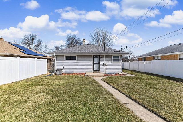 6045 W Lincoln Creek DRIVE, Milwaukee, WI 53218