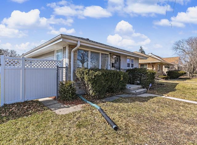 6045 W Lincoln Creek DRIVE, Milwaukee, WI 53218