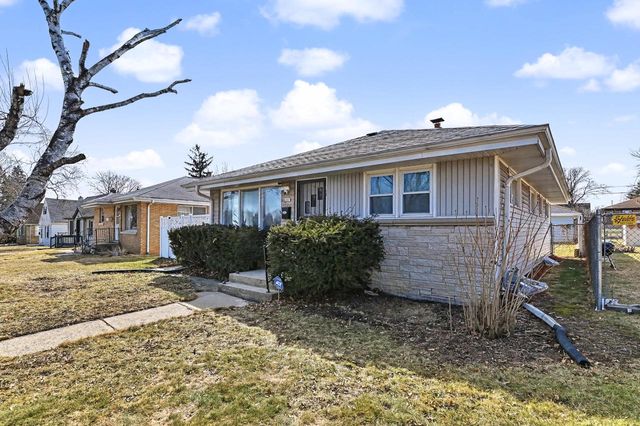 6045 W Lincoln Creek DRIVE, Milwaukee, WI 53218