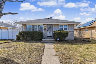 6045 W Lincoln Creek DRIVE, Milwaukee, WI 53218