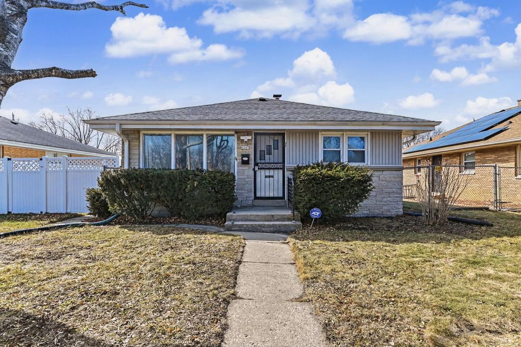 6045 W Lincoln Creek DRIVE, Milwaukee, WI 53218