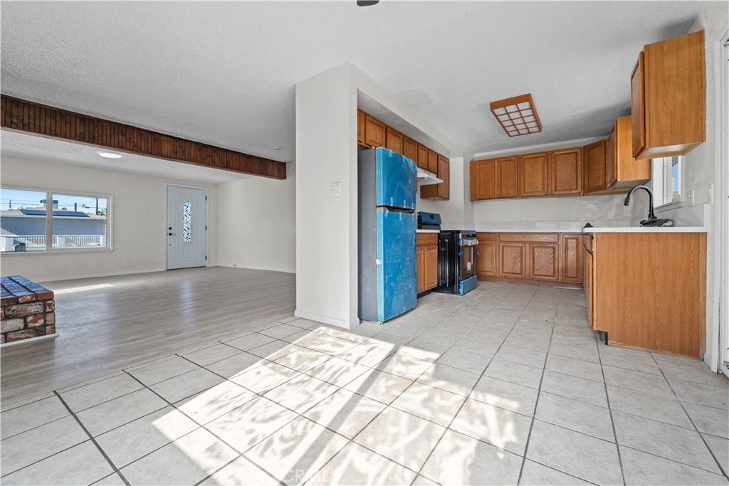 Image 10 of property listing at 1148 E Virginia, Barstow, CA 92311