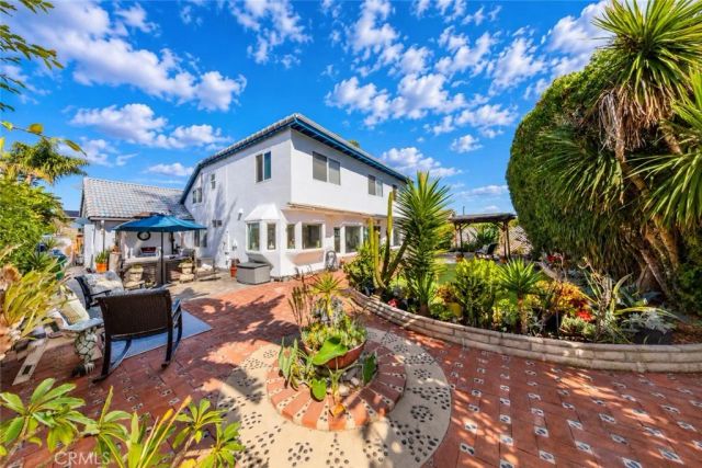 8712 Mossford Dr., Huntington Beach, CA 92646