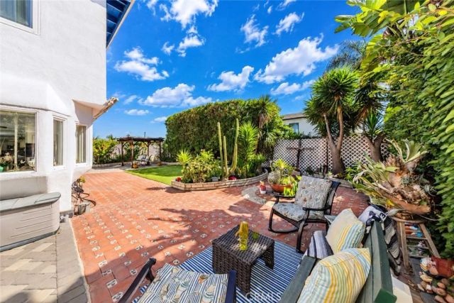 8712 Mossford Dr., Huntington Beach, CA 92646