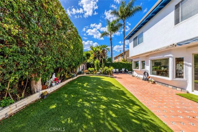 8712 Mossford Dr., Huntington Beach, CA 92646