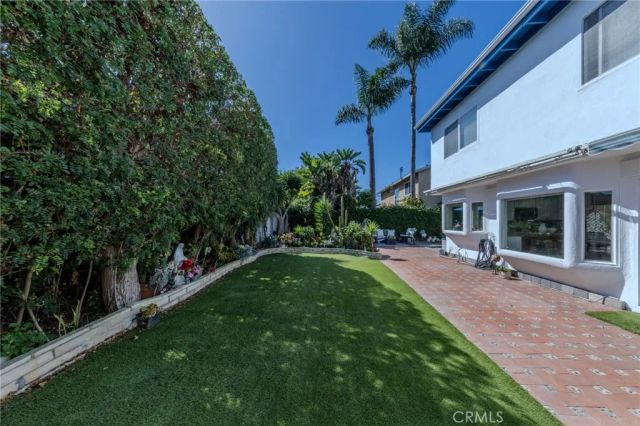 8712 Mossford Dr., Huntington Beach, CA 92646