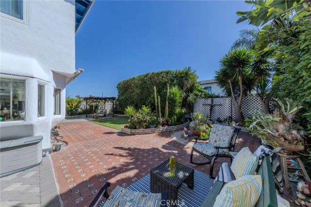 8712 Mossford Dr., Huntington Beach, CA 92646