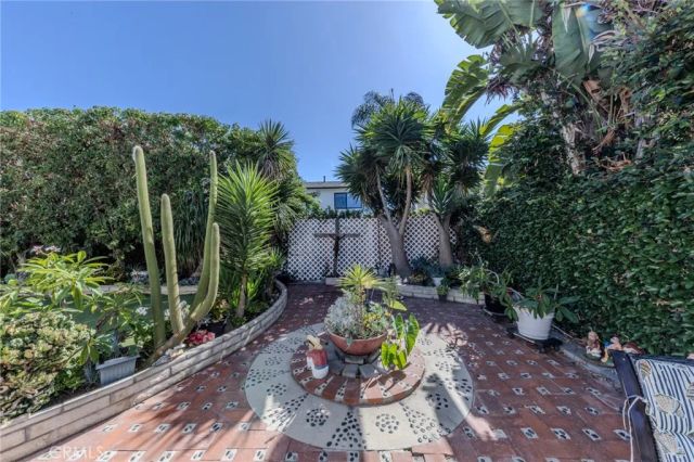 8712 Mossford Dr., Huntington Beach, CA 92646