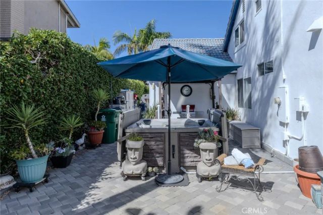 8712 Mossford Dr., Huntington Beach, CA 92646