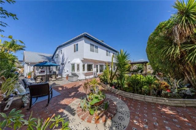 8712 Mossford Dr., Huntington Beach, CA 92646