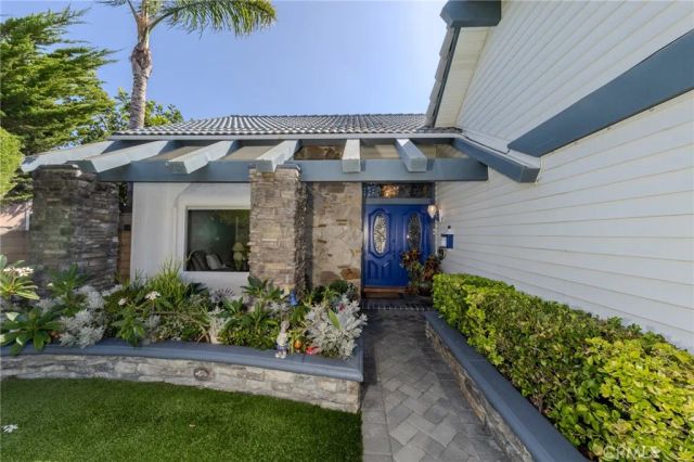 8712 Mossford Dr., Huntington Beach, CA 92646