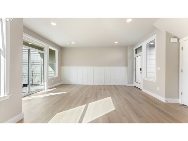 9410 N ST. LOUIS Ave, Portland, OR 97203