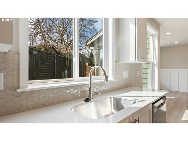 9410 N ST. LOUIS Ave, Portland, OR 97203