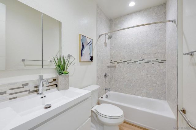 8266 High St, La Mesa, CA 91941
