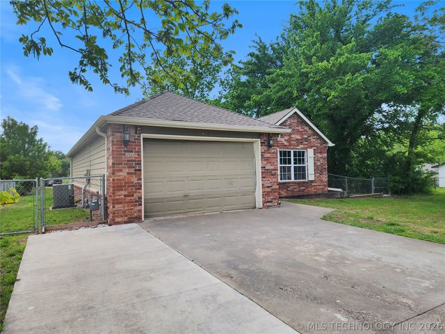 418 N 6th Street, Collinsville, OK 74021