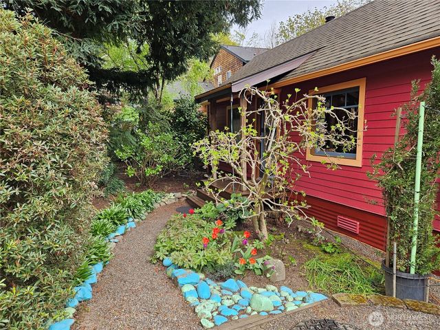 9345 NE Seaview Avenue, Indianola, WA 98342