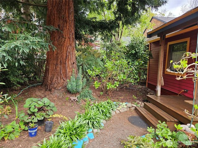 9345 NE Seaview Avenue, Indianola, WA 98342