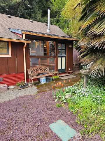 9345 NE Seaview Avenue, Indianola, WA 98342