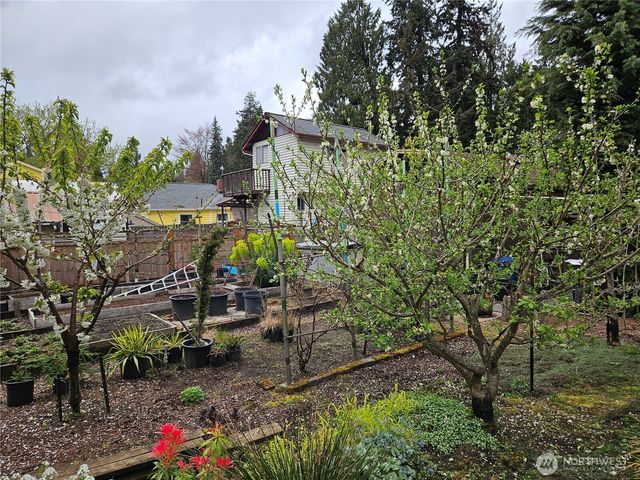 9345 NE Seaview Avenue, Indianola, WA 98342