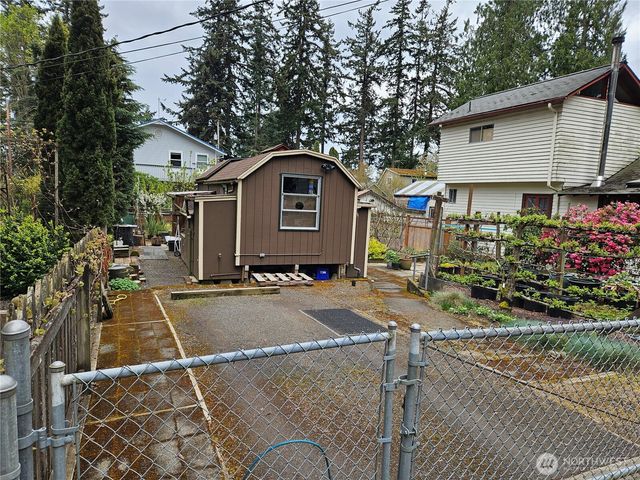 9345 NE Seaview Avenue, Indianola, WA 98342