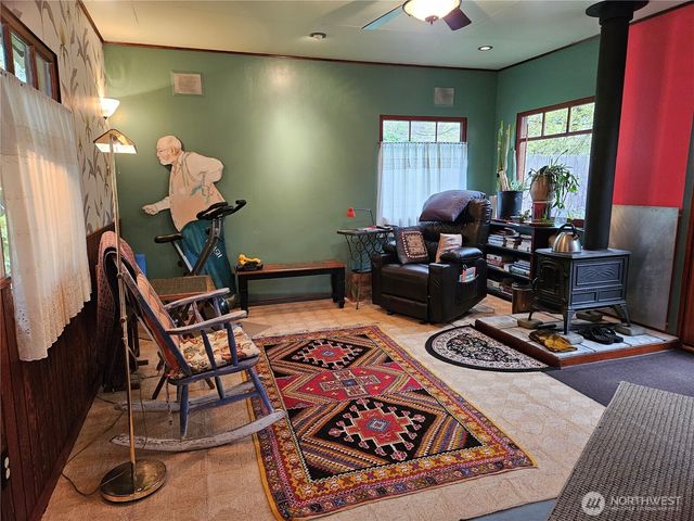 9345 NE Seaview Avenue, Indianola, WA 98342