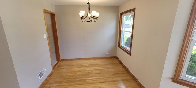 2067 Sherwin Avenue, Des Plaines, IL 60018