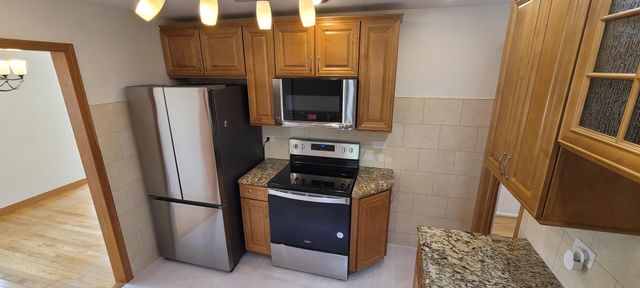 2067 Sherwin Avenue, Des Plaines, IL 60018