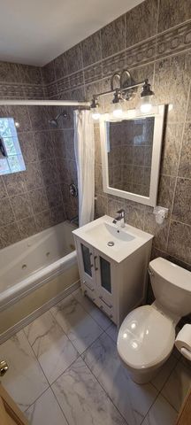 2067 Sherwin Avenue, Des Plaines, IL 60018