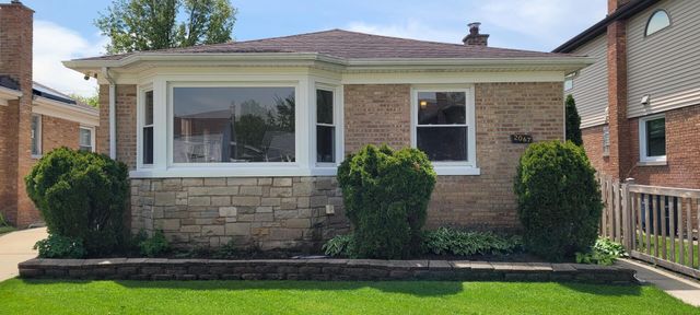 2067 Sherwin Avenue, Des Plaines, IL 60018