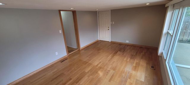 2067 Sherwin Avenue, Des Plaines, IL 60018