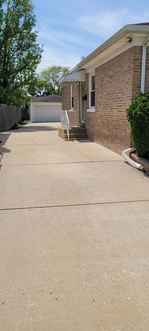 2067 Sherwin Avenue, Des Plaines, IL 60018