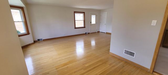2067 Sherwin Avenue, Des Plaines, IL 60018
