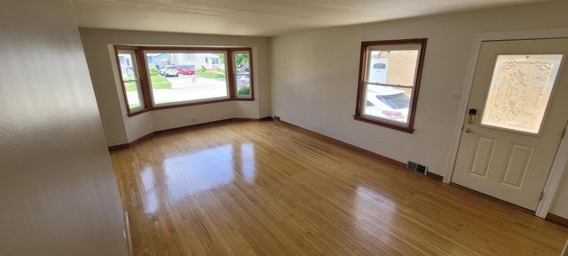 2067 Sherwin Avenue, Des Plaines, IL 60018
