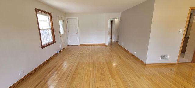 2067 Sherwin Avenue, Des Plaines, IL 60018