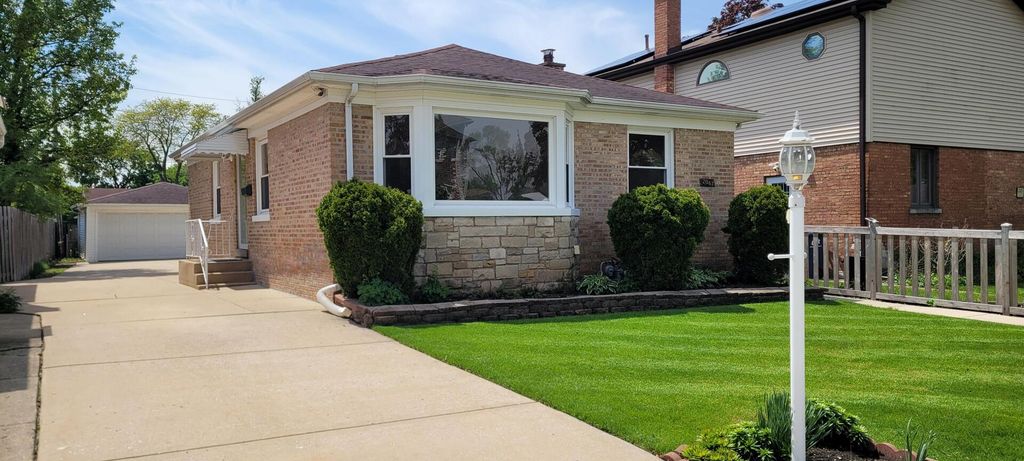 2067 Sherwin Avenue, Des Plaines, IL 60018