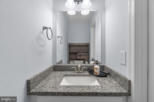 930 GAMING SQ, Hampstead, MD 21074