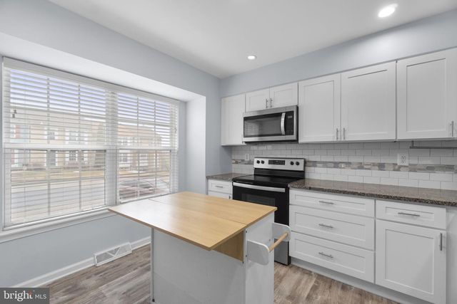 930 GAMING SQ, Hampstead, MD 21074