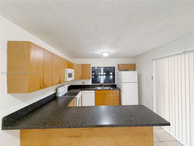 2455 W 67th Pl 10-14, Hialeah, FL 33016