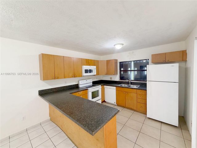 2455 W 67th Pl 10-14, Hialeah, FL 33016