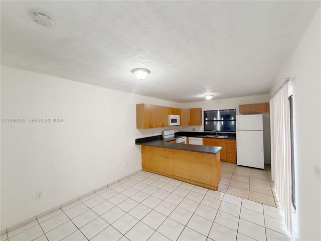 2455 W 67th Pl 10-14, Hialeah, FL 33016