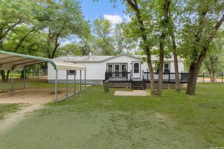 929 Hickory Grv, La Vernia, TX 78121
