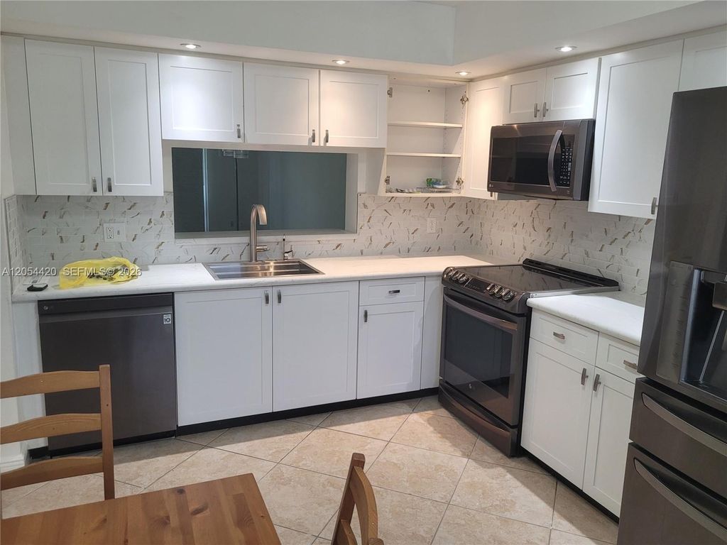 1200 SW 130th Ave 207G, Pembroke Pines, FL 33027