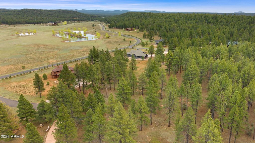 Image 1 of property listing at 318 W AVA J Circle 30, Munds Park, AZ 86017